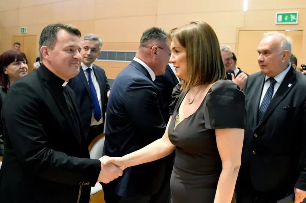 U svečanom ozračju i uz snažne poruke obilježen Dan Požeško-slavonske županije