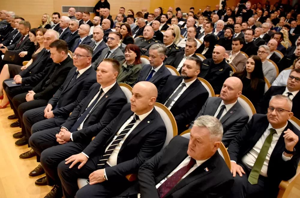U svečanom ozračju i uz snažne poruke obilježen Dan Požeško-slavonske županije