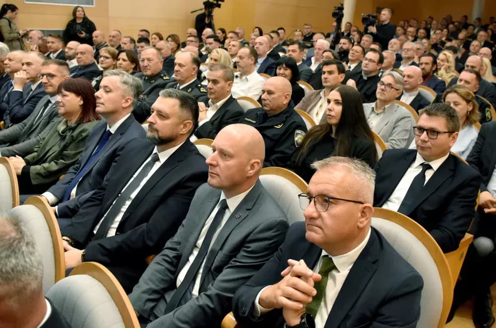 U svečanom ozračju i uz snažne poruke obilježen Dan Požeško-slavonske županije