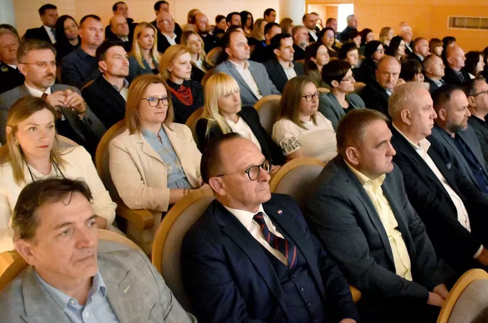 U svečanom ozračju i uz snažne poruke obilježen Dan Požeško-slavonske županije