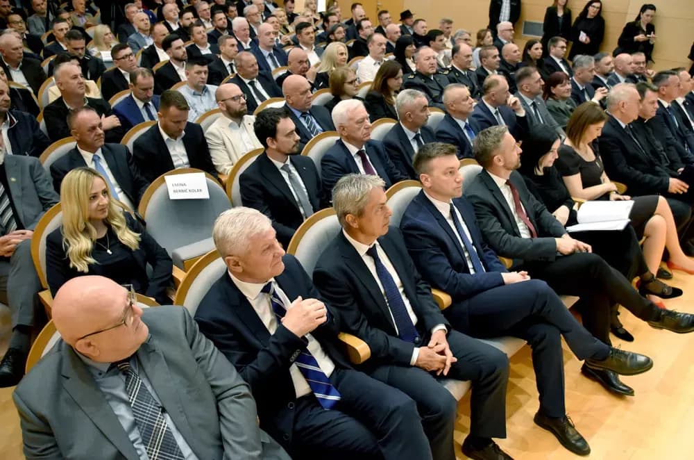 U svečanom ozračju i uz snažne poruke obilježen Dan Požeško-slavonske županije