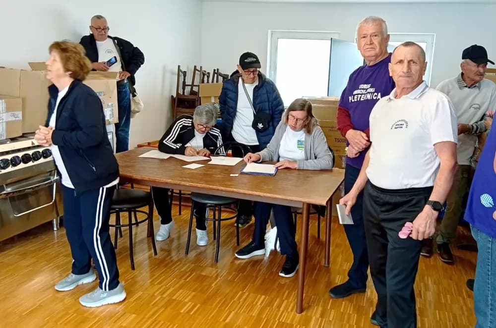 Umirovljenici Kaptola i brestovačke Orljave najbolji u pikadu