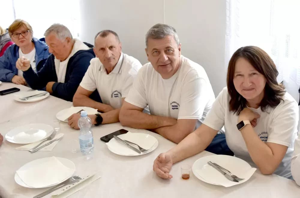 Umirovljenici Kaptola i brestovačke Orljave najbolji u pikadu