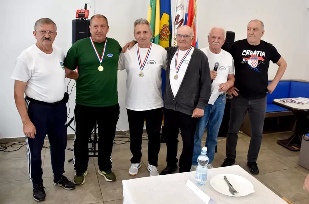 Umirovljenici Kaptola i brestovačke Orljave najbolji u pikadu