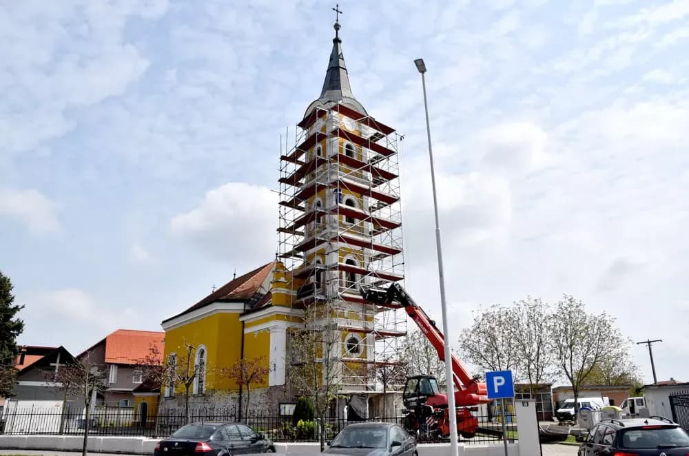 Povijesni zahvat u srcu Jakšića: Započelo rušenje tornja župne crkve sv. Barbare