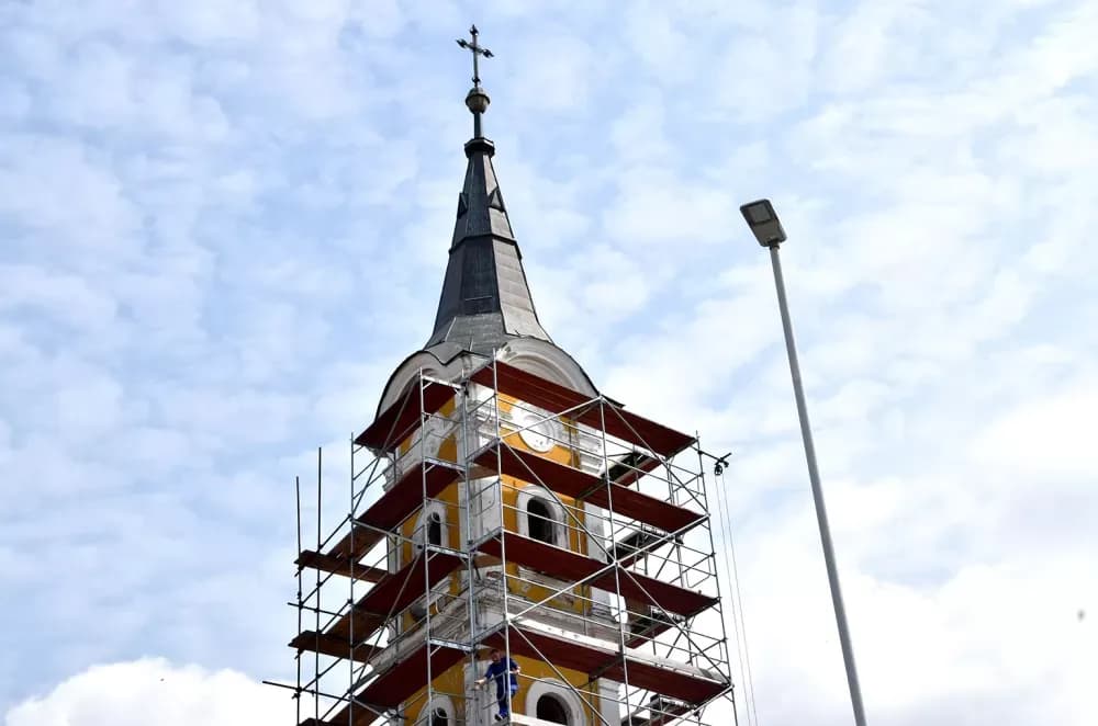 Povijesni zahvat u srcu Jakšića: Započelo rušenje tornja župne crkve sv. Barbare