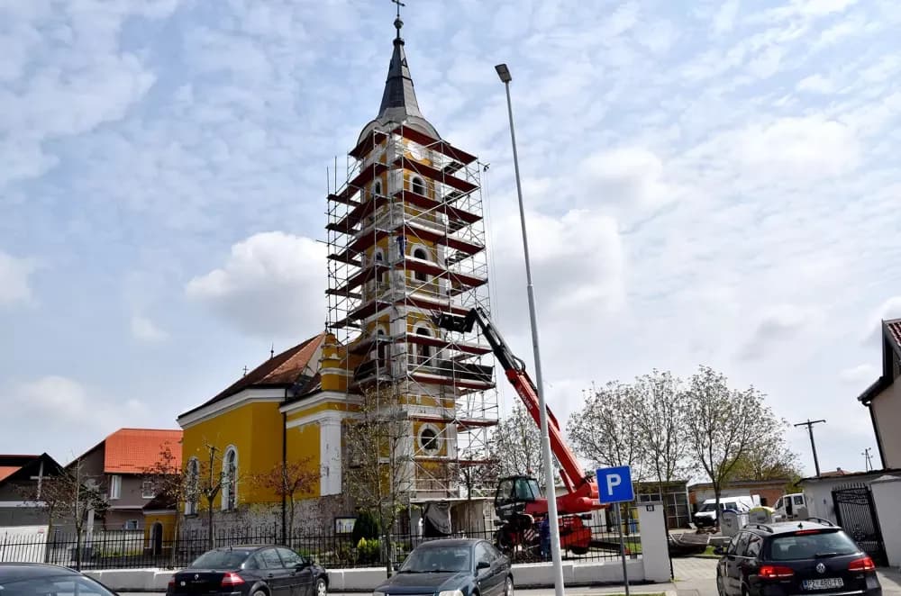 Povijesni zahvat u srcu Jakšića: Započelo rušenje tornja župne crkve sv. Barbare