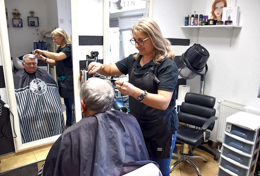 DESET GODINA RADA FRIZERSKOG SALONA TIN U KAPTOLU