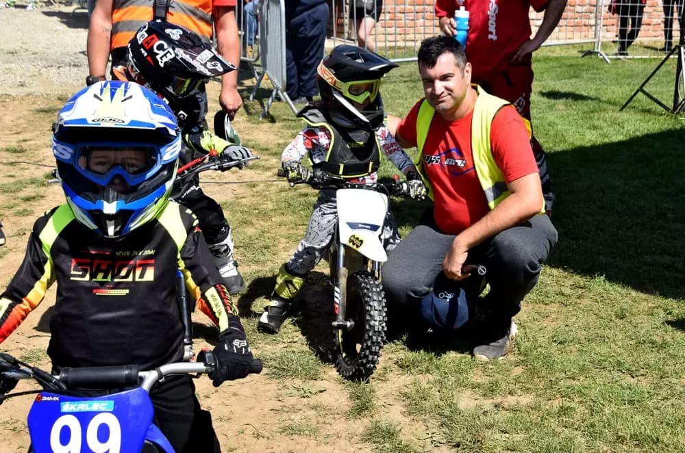 MOTOCROSS SPEKTAKL NA VILARAMA: Više od 150 vozača oduševilo brojnu publiku
