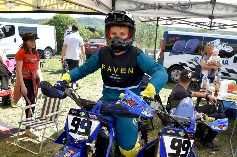 MOTOCROSS SPEKTAKL NA VILARAMA: Više od 150 vozača oduševilo brojnu publiku