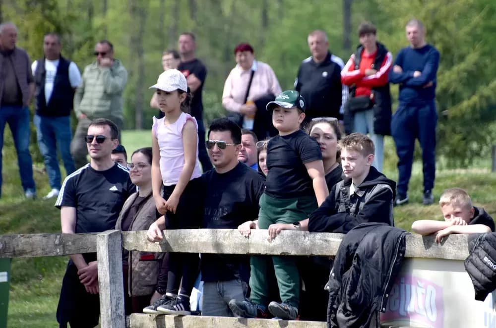 MOTOCROSS SPEKTAKL NA VILARAMA: Više od 150 vozača oduševilo brojnu publiku