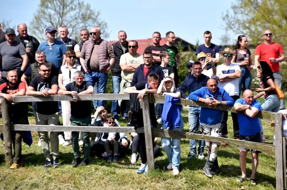 MOTOCROSS SPEKTAKL NA VILARAMA: Više od 150 vozača oduševilo brojnu publiku