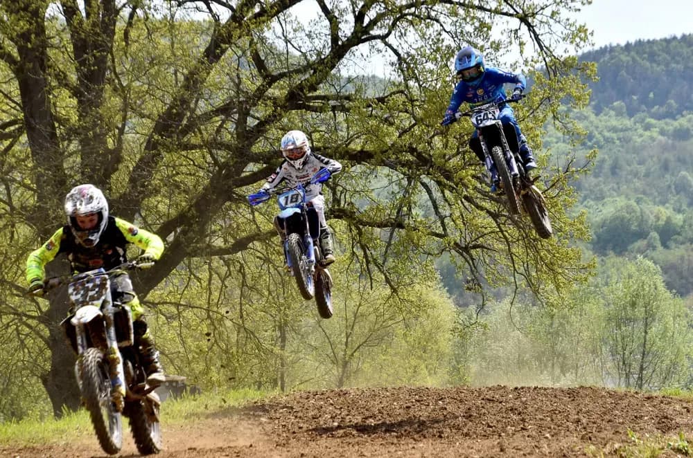 MOTOCROSS SPEKTAKL NA VILARAMA: Više od 150 vozača oduševilo brojnu publiku