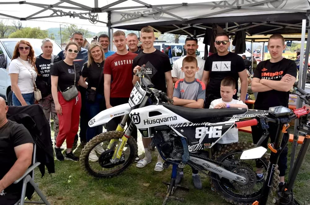 MOTOCROSS SPEKTAKL NA VILARAMA: Više od 150 vozača oduševilo brojnu publiku