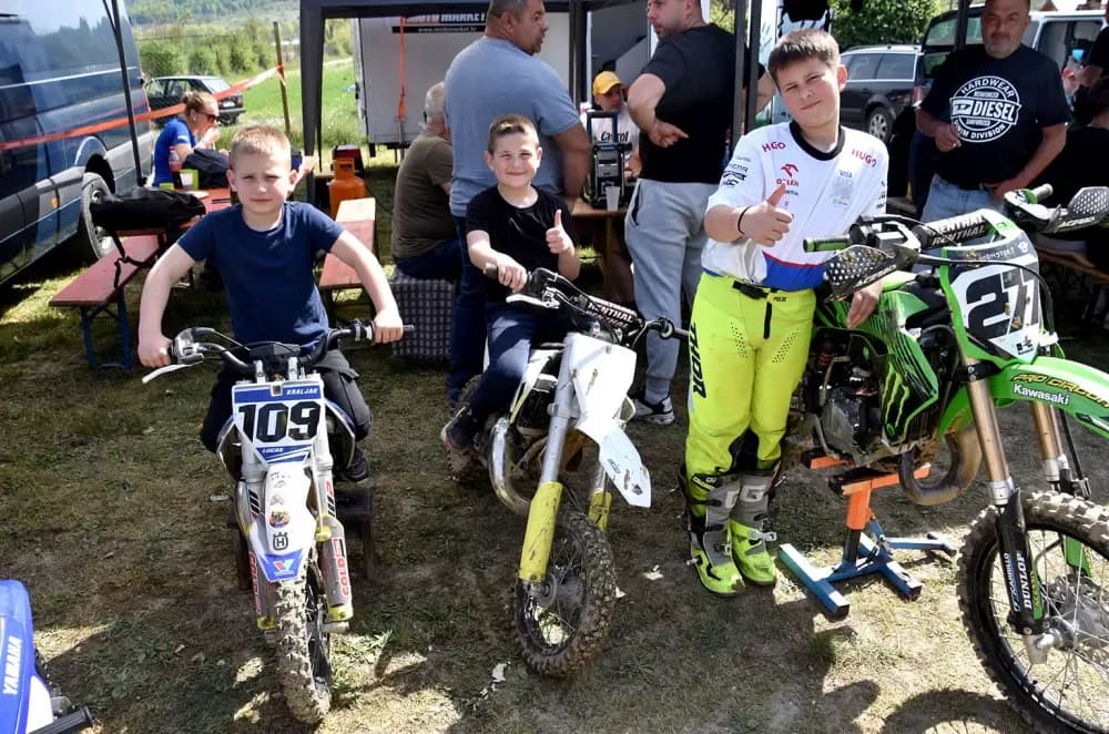 MOTOCROSS SPEKTAKL NA VILARAMA: Više od 150 vozača oduševilo brojnu publiku