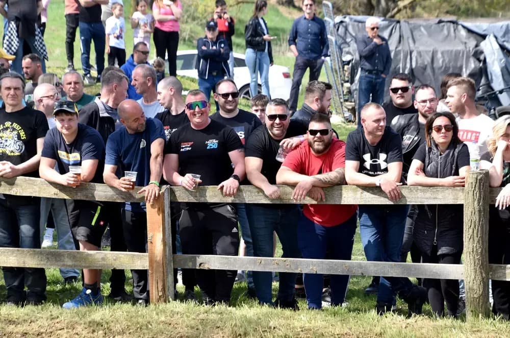 MOTOCROSS SPEKTAKL NA VILARAMA: Više od 150 vozača oduševilo brojnu publiku