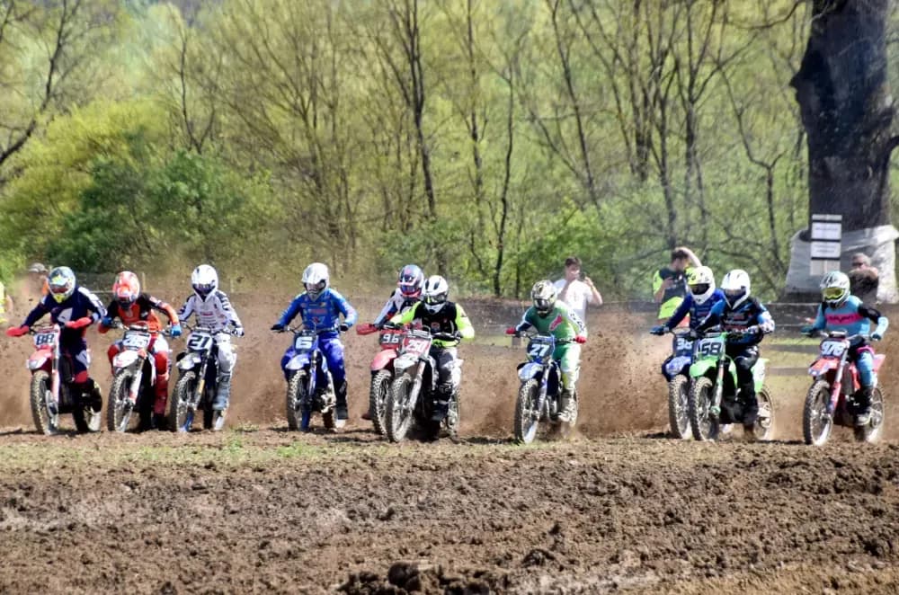 MOTOCROSS SPEKTAKL NA VILARAMA: Više od 150 vozača oduševilo brojnu publiku