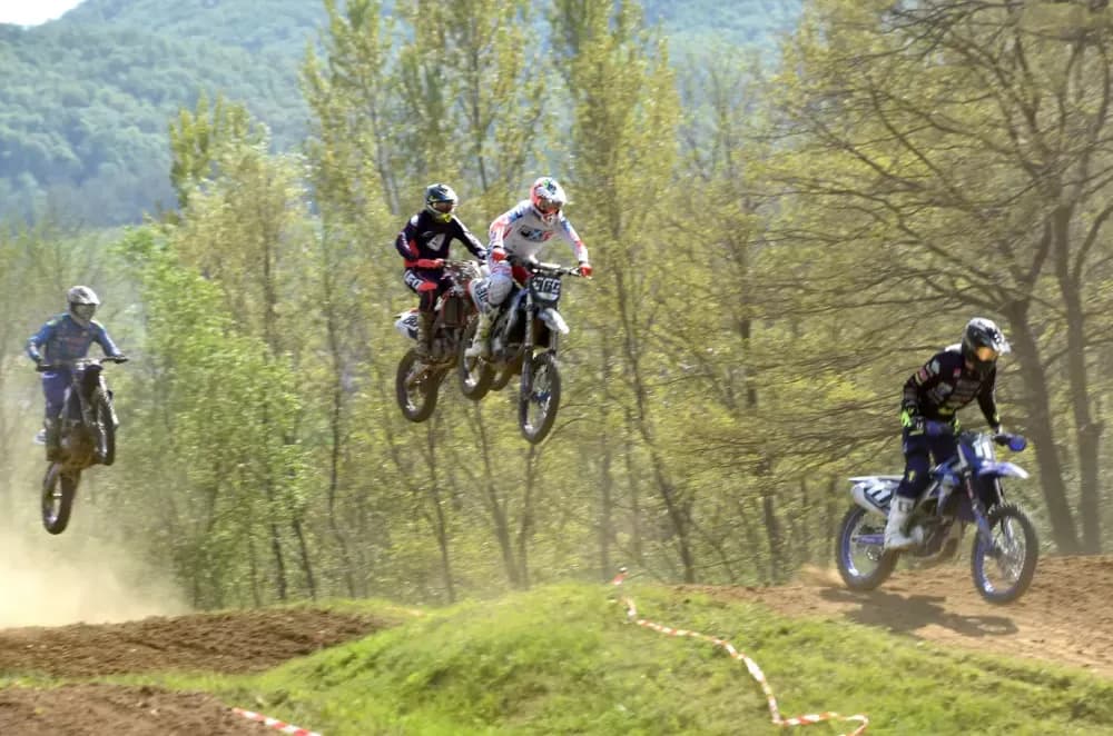 MOTOCROSS SPEKTAKL NA VILARAMA: Više od 150 vozača oduševilo brojnu publiku