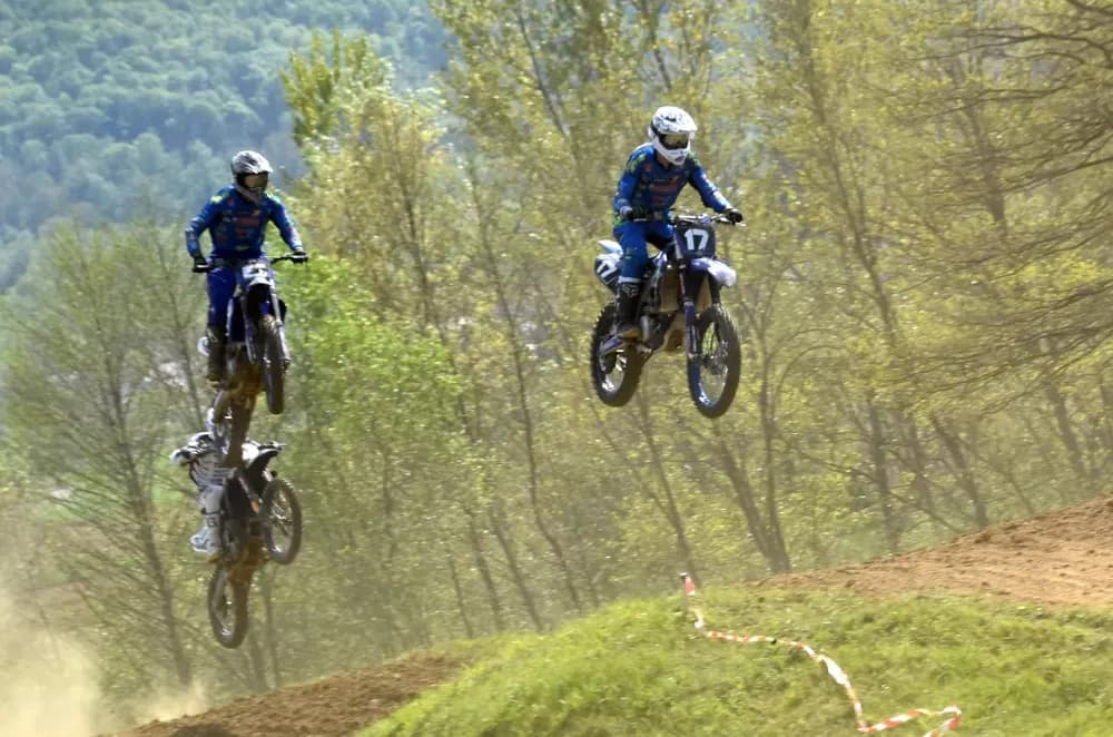 MOTOCROSS SPEKTAKL NA VILARAMA: Više od 150 vozača oduševilo brojnu publiku