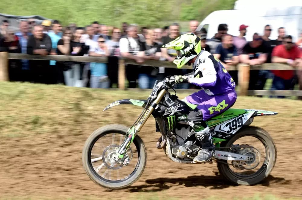 MOTOCROSS SPEKTAKL NA VILARAMA: Više od 150 vozača oduševilo brojnu publiku