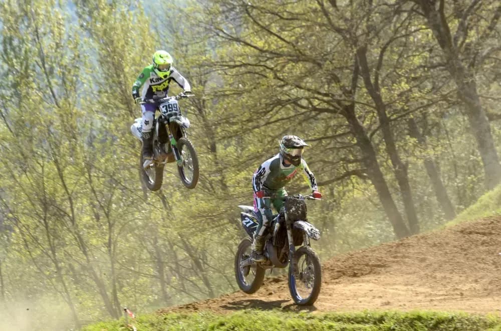 MOTOCROSS SPEKTAKL NA VILARAMA: Više od 150 vozača oduševilo brojnu publiku