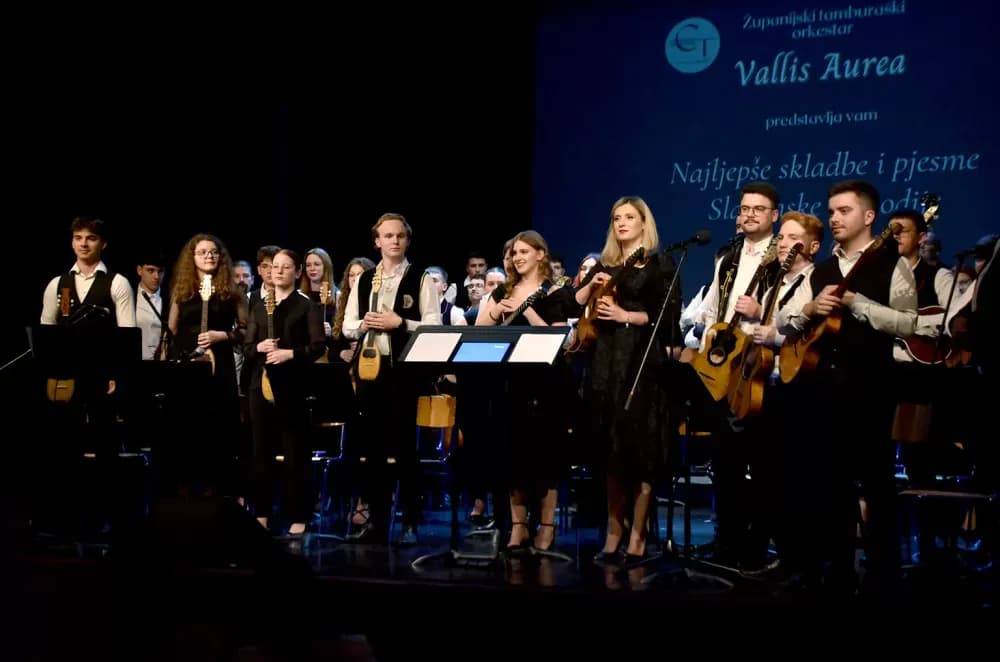 Glazbena čarolija u Požegi: Tamburaški spektakl Županijskog orkestra „Vallis Aurea“