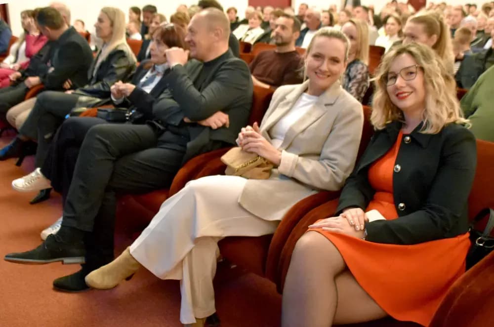 Glazbena čarolija u Požegi: Tamburaški spektakl Županijskog orkestra „Vallis Aurea“