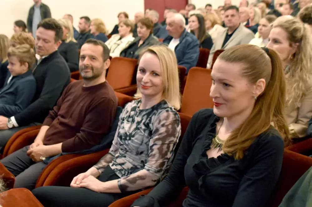 Glazbena čarolija u Požegi: Tamburaški spektakl Županijskog orkestra „Vallis Aurea“