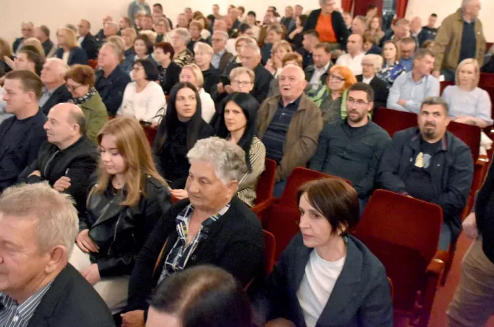 Glazbena čarolija u Požegi: Tamburaški spektakl Županijskog orkestra „Vallis Aurea“