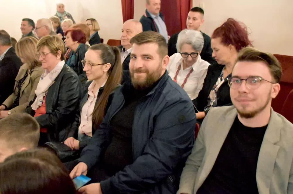 Glazbena čarolija u Požegi: Tamburaški spektakl Županijskog orkestra „Vallis Aurea“