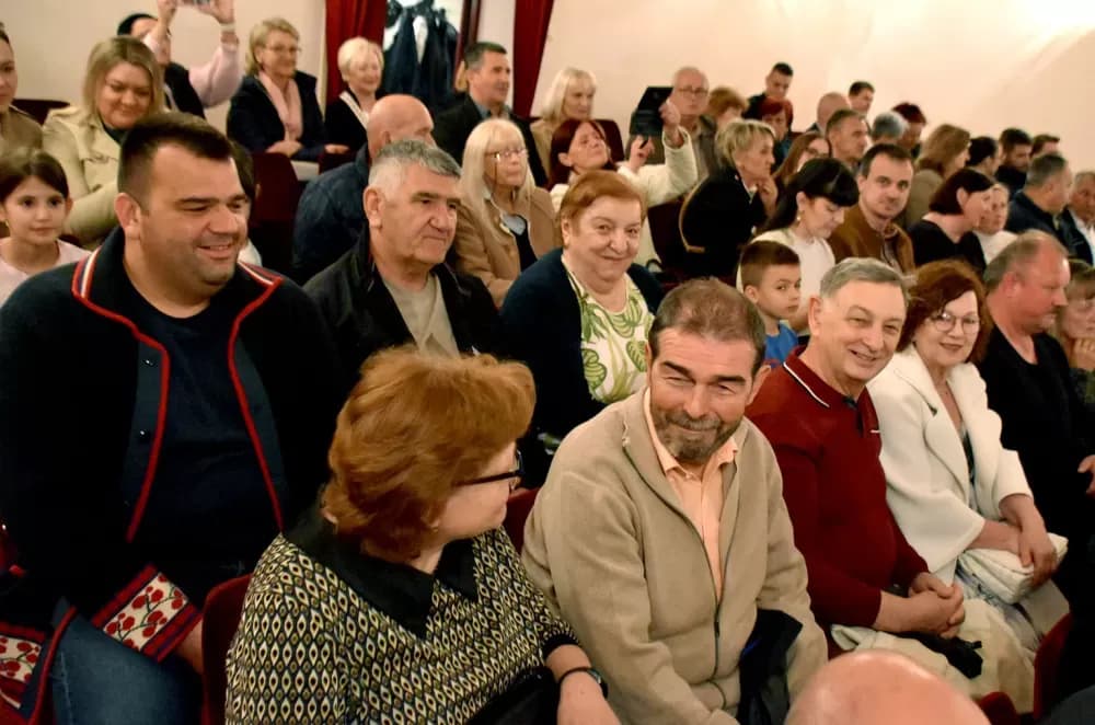 Glazbena čarolija u Požegi: Tamburaški spektakl Županijskog orkestra „Vallis Aurea“