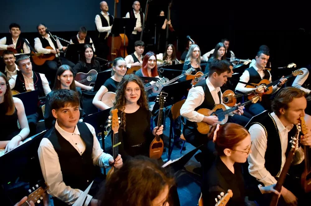 Glazbena čarolija u Požegi: Tamburaški spektakl Županijskog orkestra „Vallis Aurea“