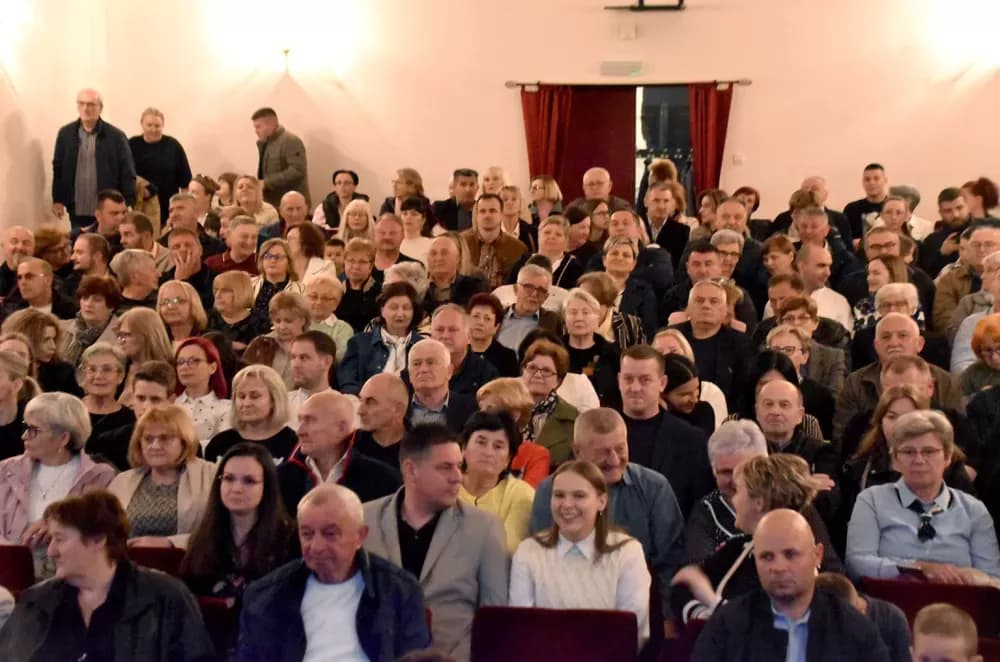 Glazbena čarolija u Požegi: Tamburaški spektakl Županijskog orkestra „Vallis Aurea“