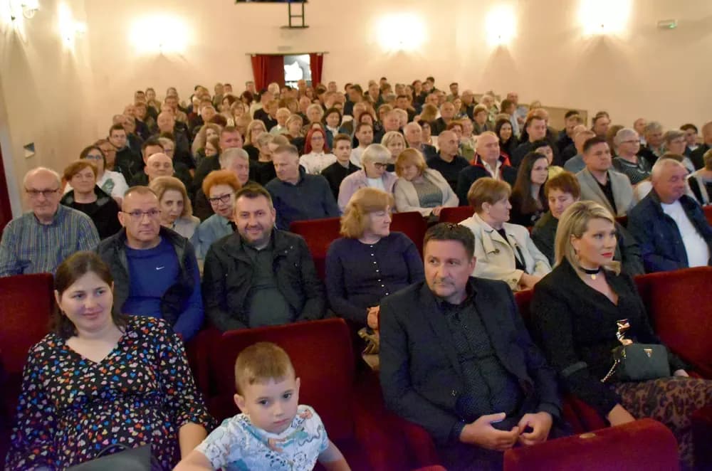Glazbena čarolija u Požegi: Tamburaški spektakl Županijskog orkestra „Vallis Aurea“