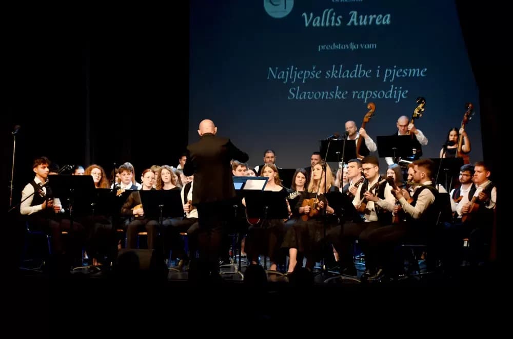 Glazbena čarolija u Požegi: Tamburaški spektakl Županijskog orkestra „Vallis Aurea“