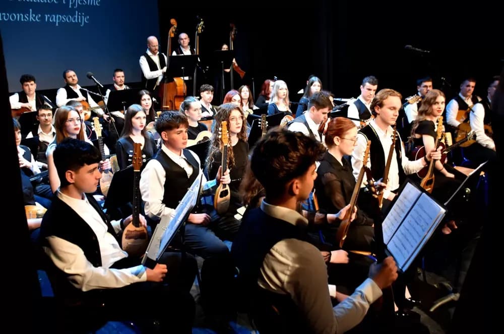 Glazbena čarolija u Požegi: Tamburaški spektakl Županijskog orkestra „Vallis Aurea“
