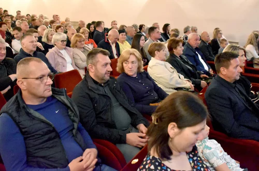 Glazbena čarolija u Požegi: Tamburaški spektakl Županijskog orkestra „Vallis Aurea“