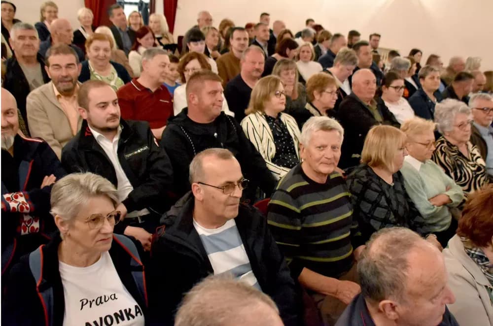 Glazbena čarolija u Požegi: Tamburaški spektakl Županijskog orkestra „Vallis Aurea“