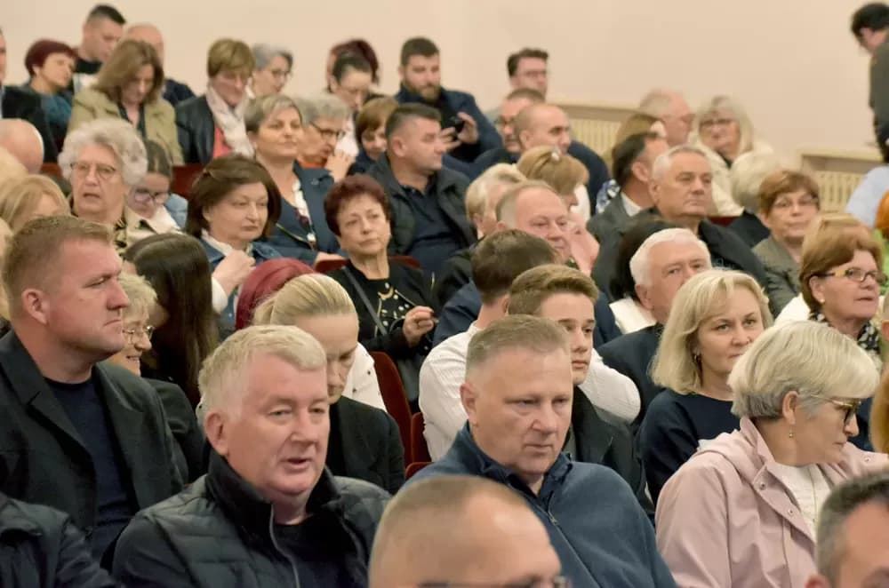Glazbena čarolija u Požegi: Tamburaški spektakl Županijskog orkestra „Vallis Aurea“
