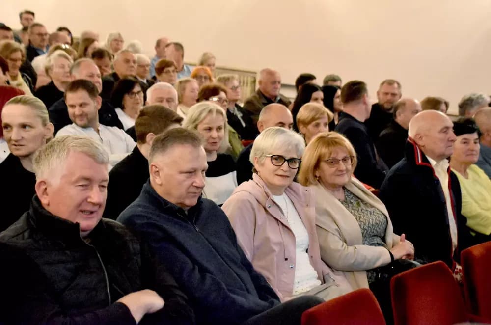 Glazbena čarolija u Požegi: Tamburaški spektakl Županijskog orkestra „Vallis Aurea“