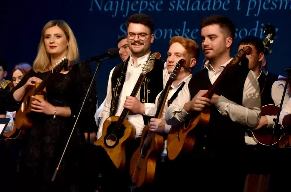 Glazbena čarolija u Požegi: Tamburaški spektakl Županijskog orkestra „Vallis Aurea“