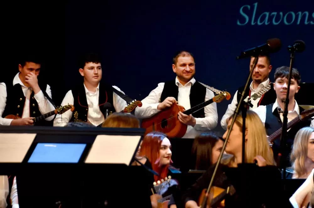 Glazbena čarolija u Požegi: Tamburaški spektakl Županijskog orkestra „Vallis Aurea“