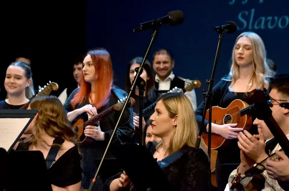 Glazbena čarolija u Požegi: Tamburaški spektakl Županijskog orkestra „Vallis Aurea“