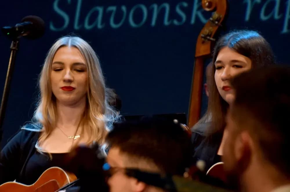 Glazbena čarolija u Požegi: Tamburaški spektakl Županijskog orkestra „Vallis Aurea“