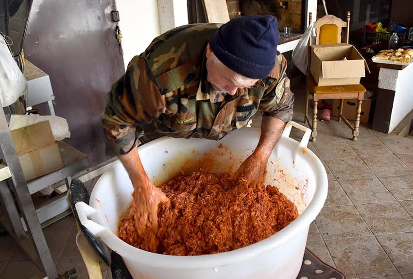 Nekad sirotinjska hrana čvarci postali gastro delicija