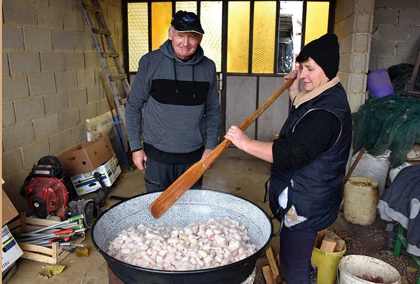 Nekad sirotinjska hrana čvarci postali gastro delicija