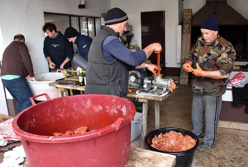 Nekad sirotinjska hrana čvarci postali gastro delicija