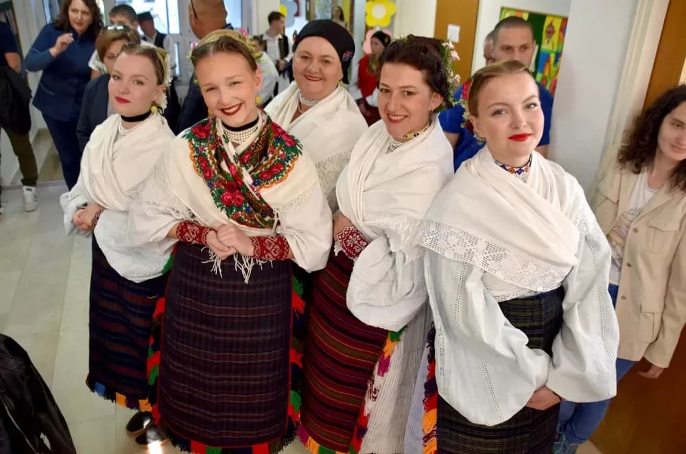 Biškupci odjekivali tradicijom: Održan 11. susret pjevačkih skupina „Pivaj diko, ja ću ti polagat“