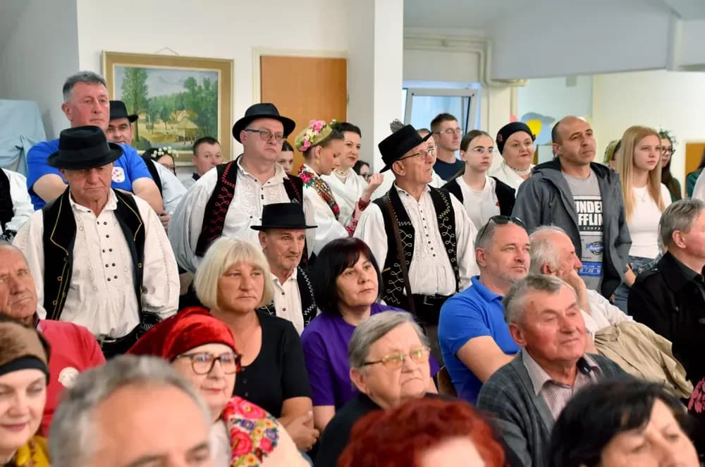 Biškupci odjekivali tradicijom: Održan 11. susret pjevačkih skupina „Pivaj diko, ja ću ti polagat“