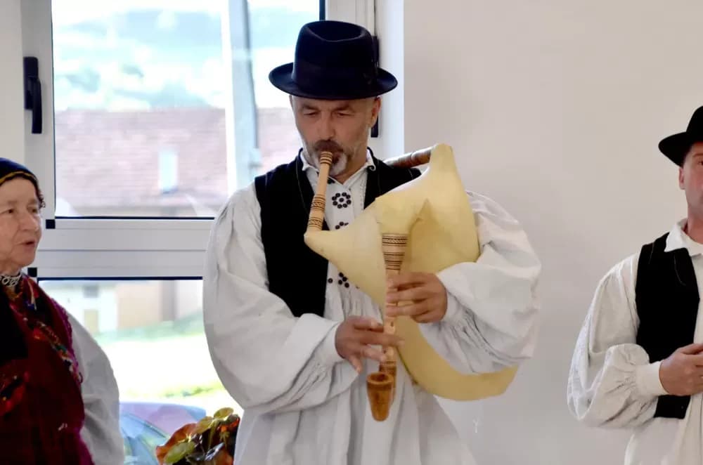 Biškupci odjekivali tradicijom: Održan 11. susret pjevačkih skupina „Pivaj diko, ja ću ti polagat“